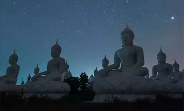 买房子风水房后一半正对马路