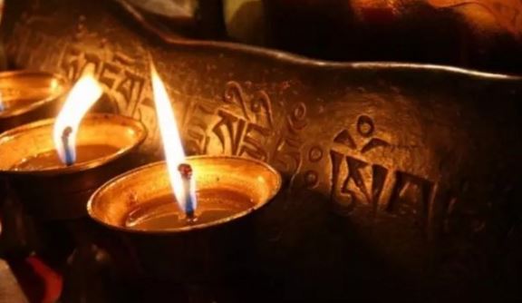 山根处长痣是好不好， 山根有痣也称桃花痣？