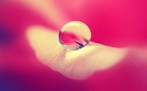 梦见穿红鞋子预示将来会发生什么，梦见自己穿红色鞋子好不好？