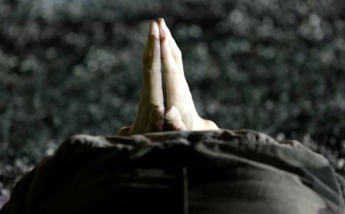 送走亡灵需要请师傅帮忙,否则亡灵会影响我们的生活